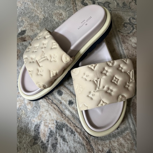 LV puff sandal size 38 New Cannot authenticate bought at consignment shop - Picture 4 of 4